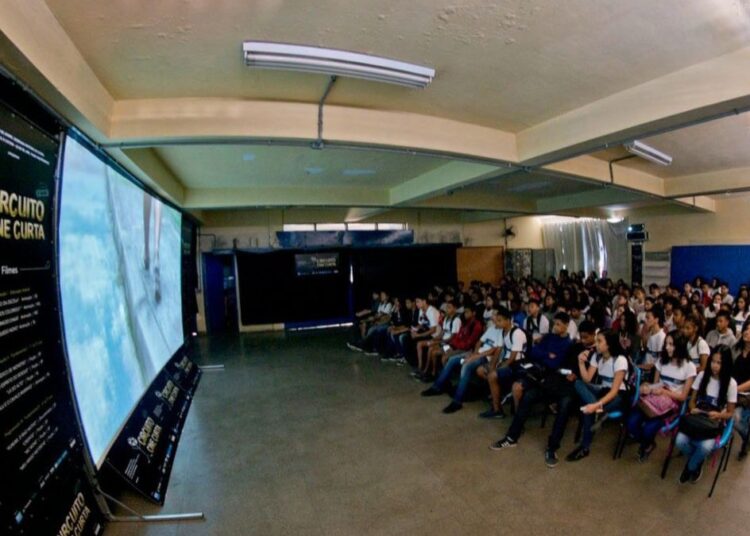 Circuito Cine Curta leva cinema brasileiro a escolas do Rio